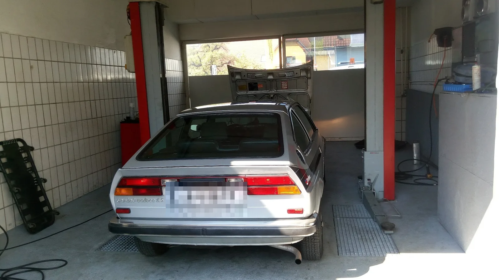 Fahrzeugheck in der Werkstatt